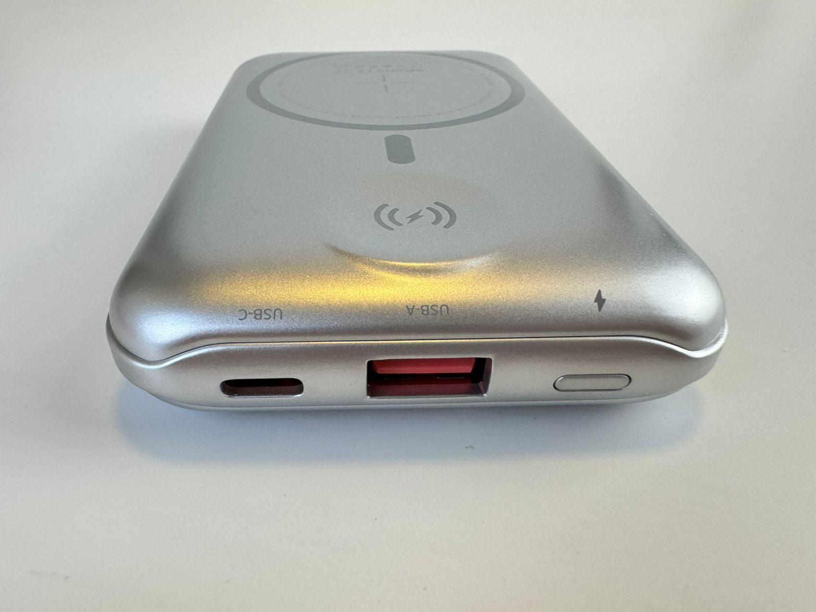 POWER BANK MAGNÉTICO 10.000MAH PD 22.5W COM SUPORTE INTEGRADO
